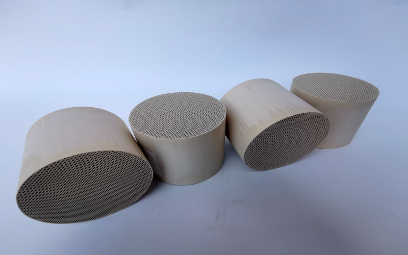 Euro IV Euro 4 Dpf Filter Euro Car Parts مرشح جسيمات وقود الديزل 300CPSI 350CPSI