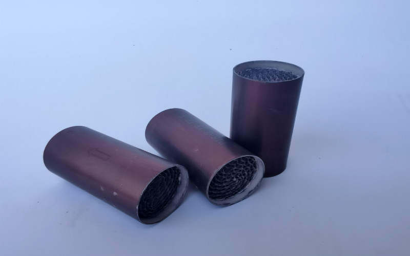 محفز الدراجات النارية العالمي CO HC NOx محفز الألومينا المعدنية