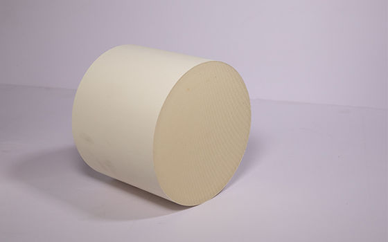 محفز SCR ذو قطر مسام صغير ذو حجم كبير مخصص للتخفيض التحفيزي الانتقائي